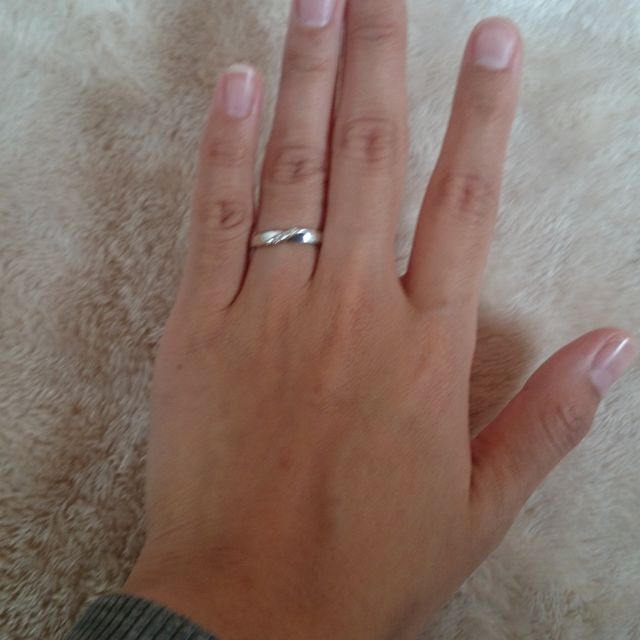 【4℃ BRIDAL(ヨンドシーブライダル)の口コミ】 派手すぎず地味すぎない、はめてみれば一番しっくり自分の指、手にはまっ…