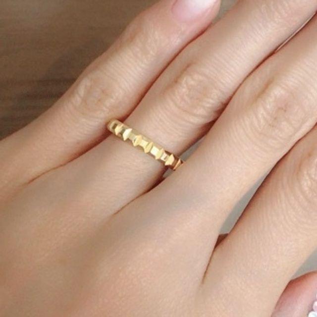 【ブシュロン(BOUCHERON)の口コミ】 普段からゴールドのアクセサリーを身につけていたので、結婚指輪もゴール…