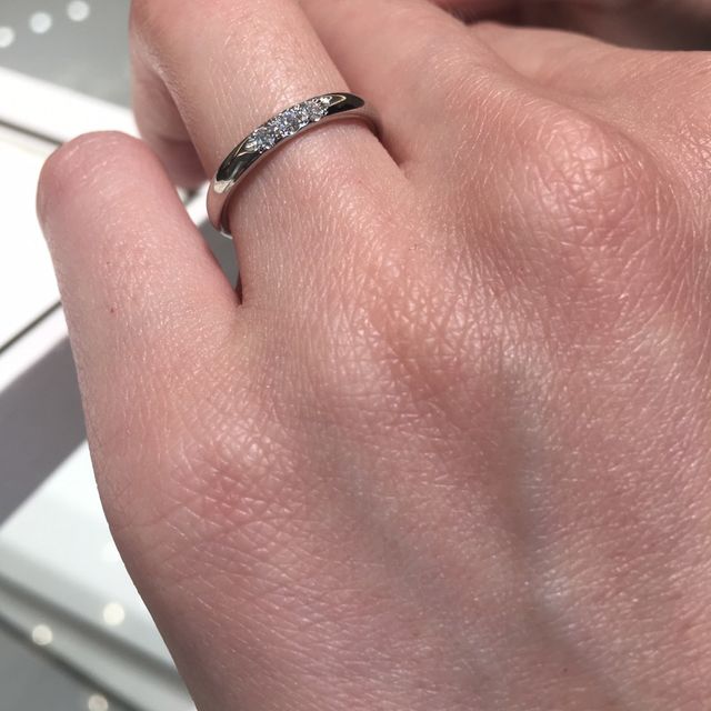 【MIKIMOTO(ミキモト)の口コミ】 指輪の幅とダイヤモンドのバランスがとてもキレイでした。沢山のお店を見…