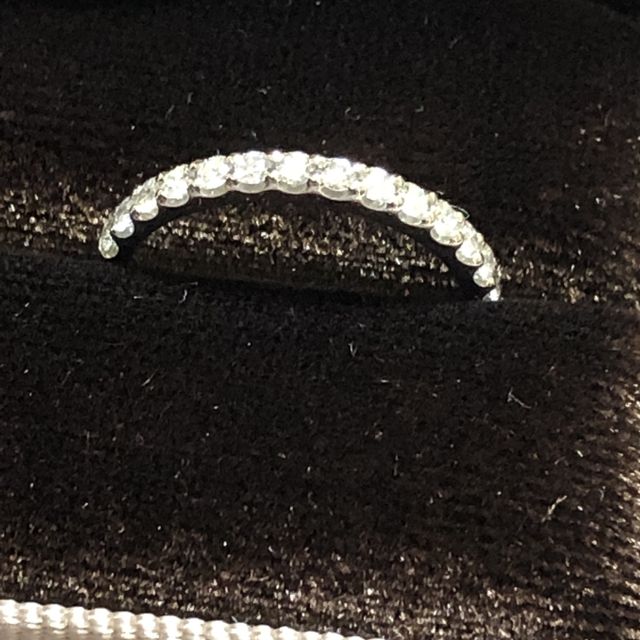 【アイプリモ(I-PRIMO)の口コミ】 とにかくキラキラ光っていて一目惚れしました。
指にはめた時もしっくりく…