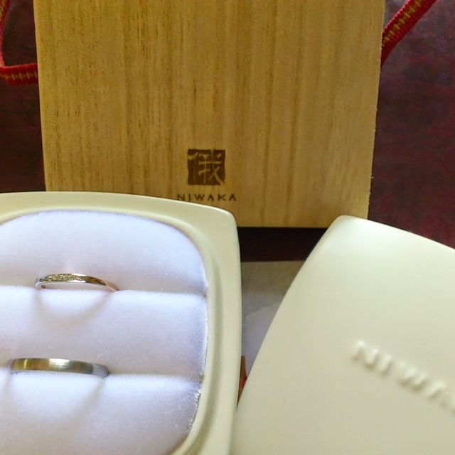 【俄(にわか)の口コミ】 プラチナとピンクゴールドで迷っていたが、雪佳景は両方入っていて、シン…