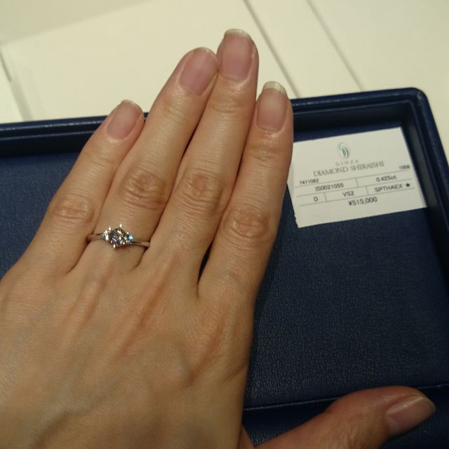 【銀座ダイヤモンドシライシの口コミ】 婚約指輪はストレート、メレのタイプで探してました。
年をとっても使える…