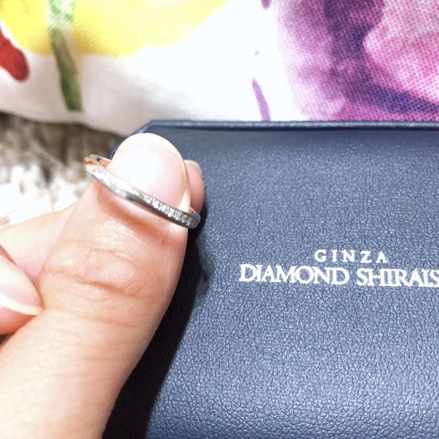 【銀座ダイヤモンドシライシの口コミ】 婚約指輪と重ねてつけられるよう、ストレートタイプの物を探していました…