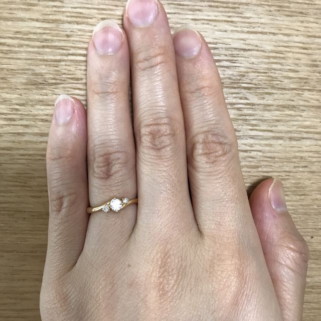 【ヴァンドーム青山(VENDOME AOYAMA)の口コミ】 華奢なデザイン。手が小さいため、指ができるだけ長く綺麗に見えるような…