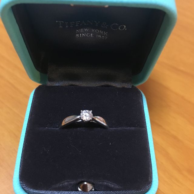【ティファニー(Tiffany & Co.)の口コミ】 ダイヤモンドは大きさか、質かと言いますが、これはダイヤモンドの質を重…