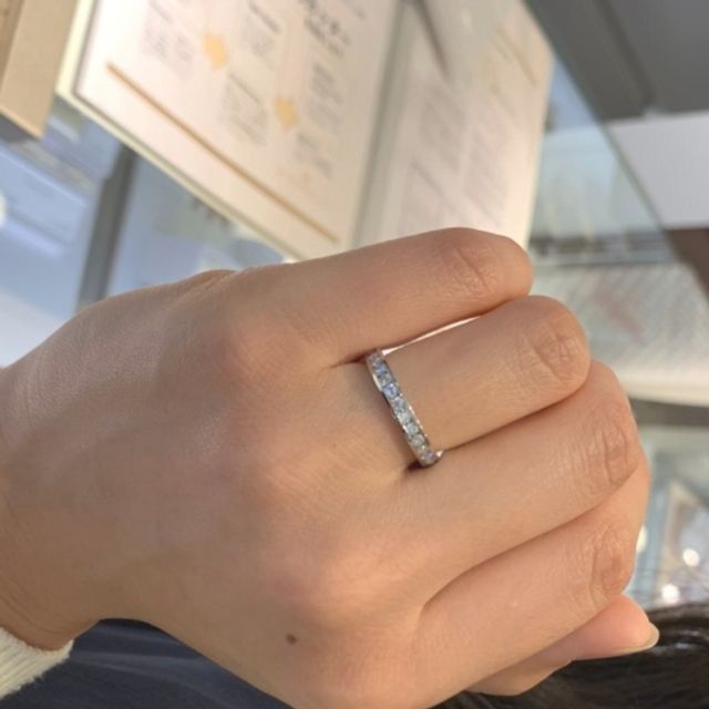 【ANTWERP BRILLIANT(アントワープブリリアント)の口コミ】 個性的なデザインであったこととダイヤモンドの輝きが綺麗で存在感があっ…