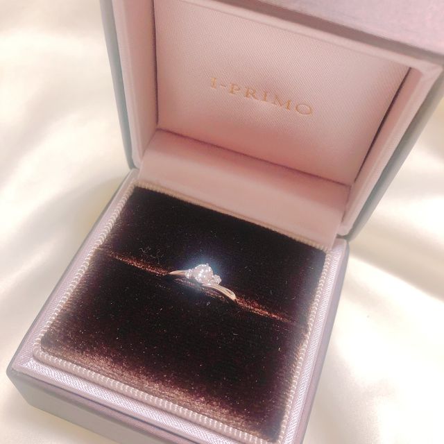 【アイプリモ(I-PRIMO)の口コミ】 ウェーブのデザインの結婚指輪に合う婚約指輪を選びました。一石と三石と…