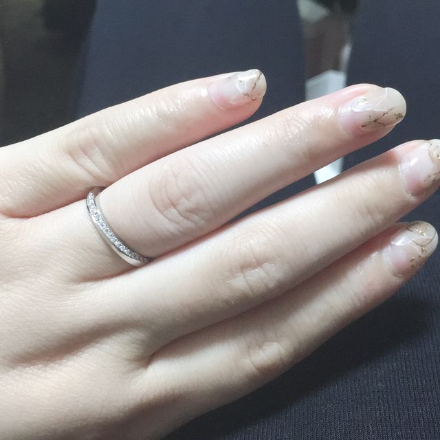 【アイプリモ(I-PRIMO)の口コミ】 優柔不断でとっても悩んでいたのですが、指輪のデザインで派手過ぎず、地…