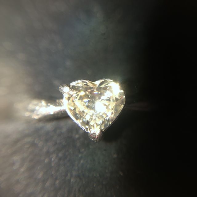【VERITE(ベリテ)の口コミ】 婚約指輪として、ダイヤモンド、ハートシェイプで、色々長々と探しました…