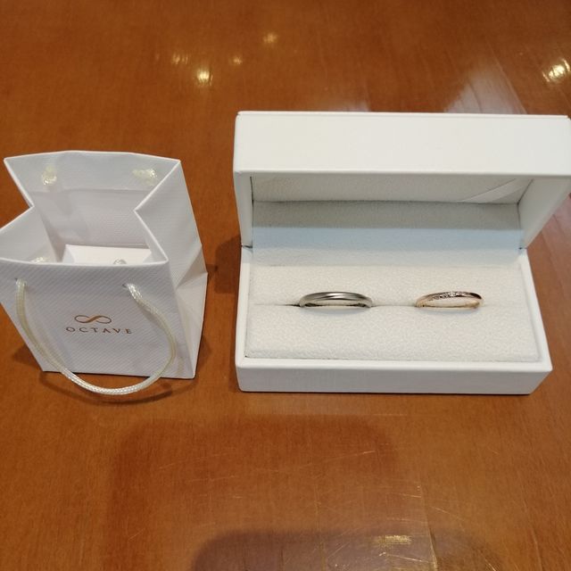 【OCTAVE(オクターヴ)の口コミ】 指輪の裏側にお互いの誕生石を入れることが出来たり、色や形状、つや消し…