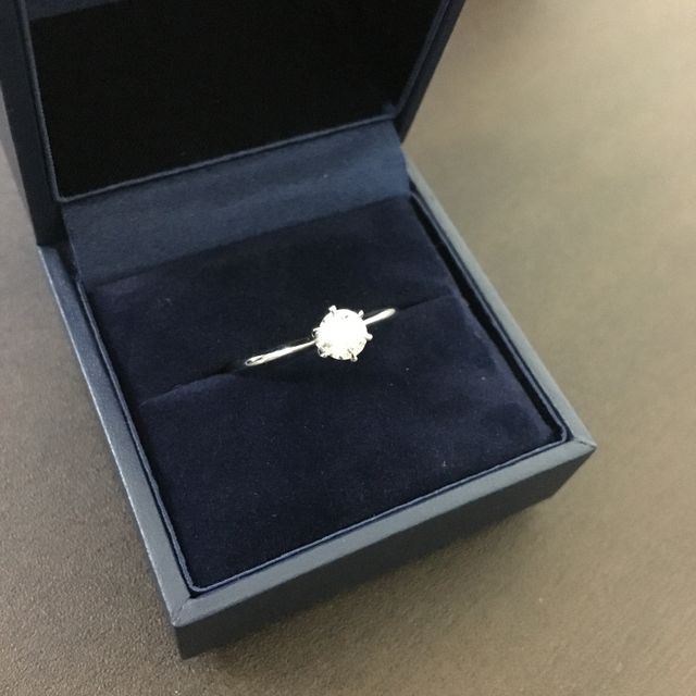 【銀座ダイヤモンドシライシの口コミ】 プロポーズで指輪は渡したかったが、指のサイズや好みのデザインが分から…
