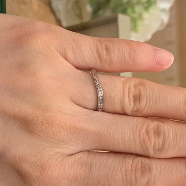 【Mariage ent(マリアージュエント)の口コミ】 基本的に柔らかな印象のカーブラインが綺麗であり、見る人の位置によって…