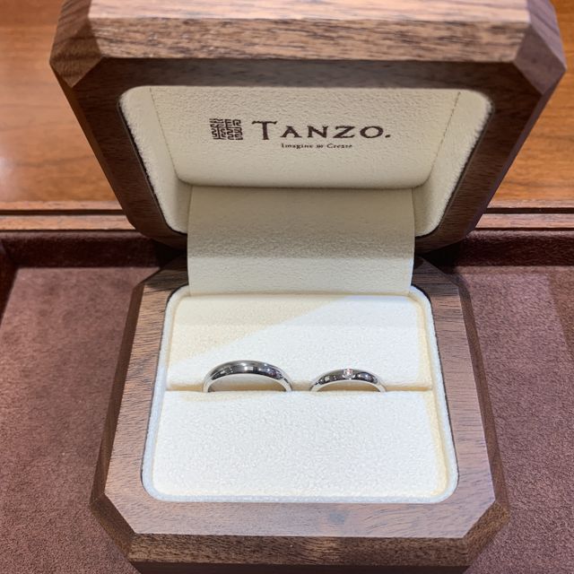 【TANZO.(鍛造指輪)の口コミ】 頑丈で綺麗な印象を受けかつ、丁寧な接客姿勢に心打たれたため。
指輪は鍛…