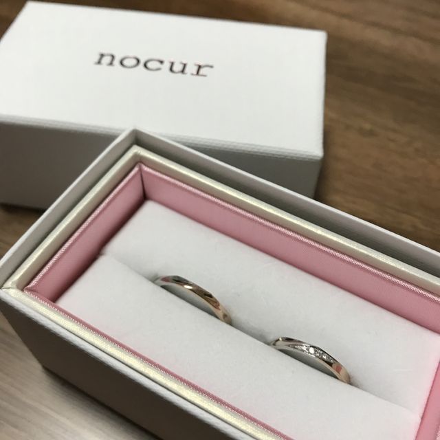 【nocur(ノクル)の口コミ】 ピンクゴールドとプラチナの２色使いになっていて、ウェーブが入っていて…