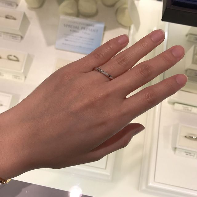 【4℃ BRIDAL(ヨンドシーブライダル)の口コミ】 以前に4℃のリングをプレゼントされた際にデザインがとても気に入ったので…