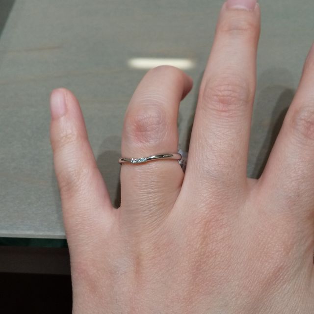 【アイプリモ(I-PRIMO)の口コミ】 控えめなダイヤと細みのリングがとても好みでした。ピンクゴールドを選択…