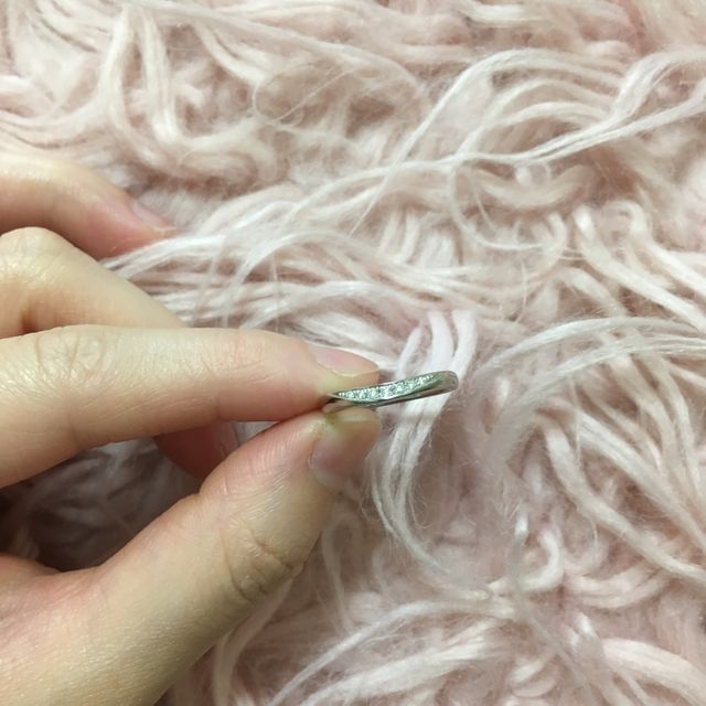 【ディズニー ブライダルコレクションの口コミ】 結婚指輪と婚約指輪がセットにできるようでしたし、シンプルが好きなので…