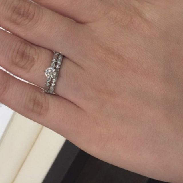 【LUCIE(ルシエ)の口コミ】 センターのダイヤはそのままですが、サイドの部分は多少アレンジしており…