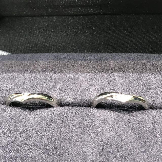 【ラザール ダイヤモンド(LAZARE DIAMOND)の口コミ】 婚約指輪は自分が手頃な価格のものを選んであげましたが、婚約指輪は彼女…