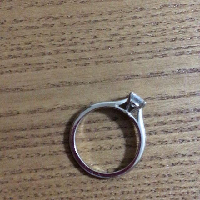 【カルティエ(Cartier)の口コミ】 予算内で納得のいく4cのものが見つかったので決めました。自分の決めてい…