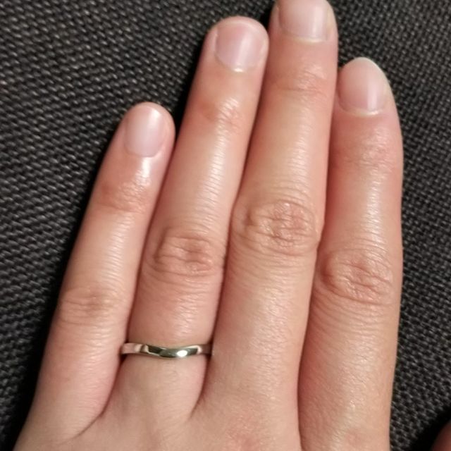 【カルティエ(Cartier)の口コミ】 結婚指輪は毎日はめていたくて、シンプルなもので、仕事でも邪魔にならな…