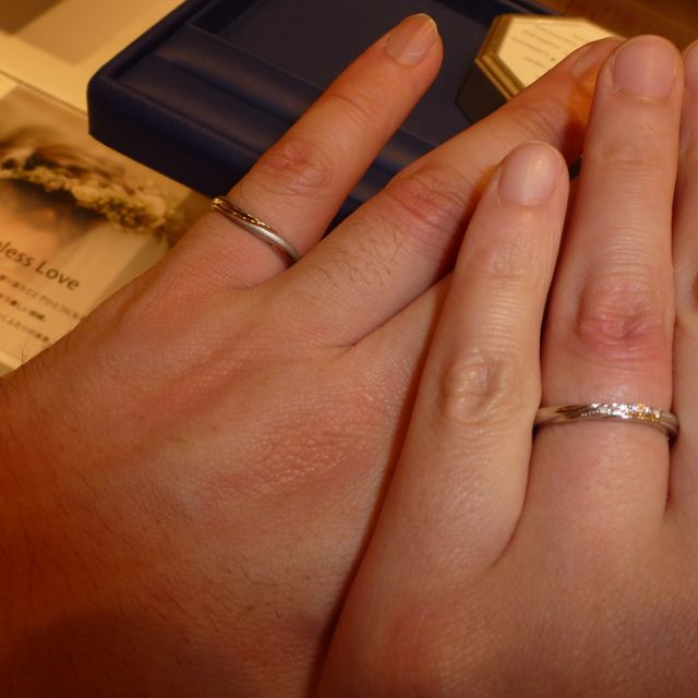【銀座ダイヤモンドシライシの口コミ】 結婚指輪を選ぶ際にお互いで共通していた意見は、仕事上で常に指輪をつけ…