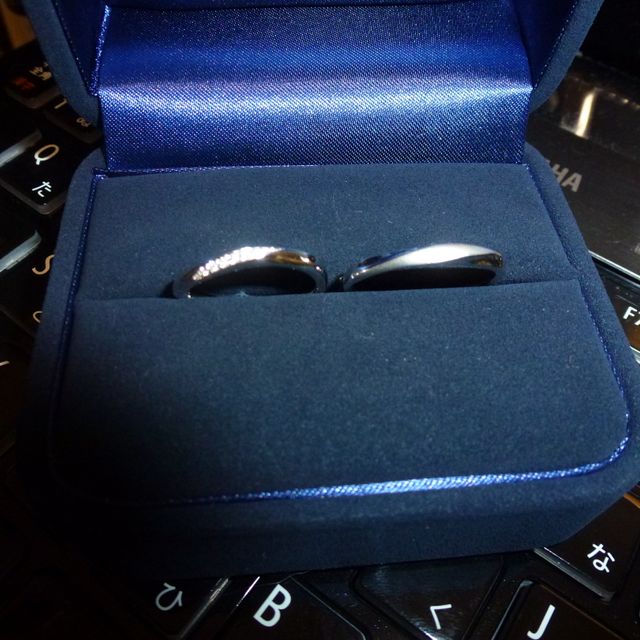 【4℃ BRIDAL(ヨンドシーブライダル)の口コミ】 4℃のアクアニティの中の商品で、やや細身でつけ心地が柔らかく、指輪をつ…