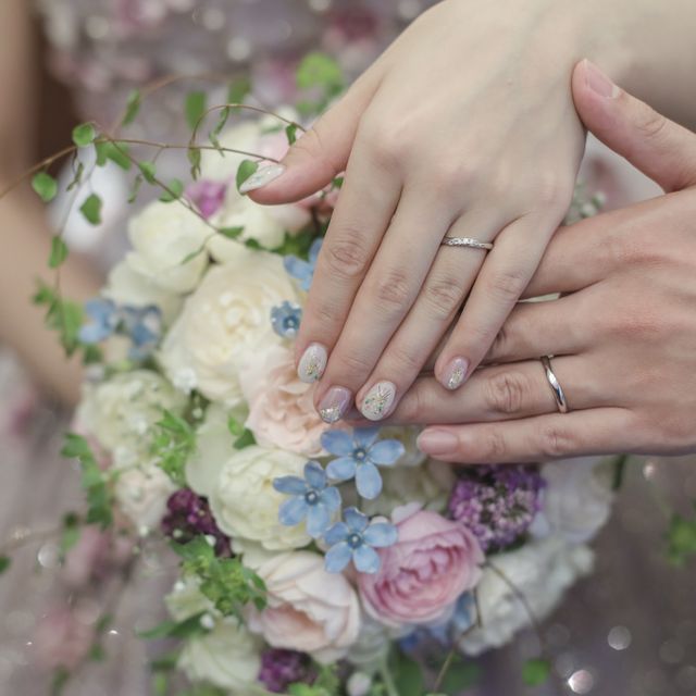 【銀座ダイヤモンドシライシの口コミ】 デザインが美しく、2人の指に装着した際にまさしくぴったりという印象を受…