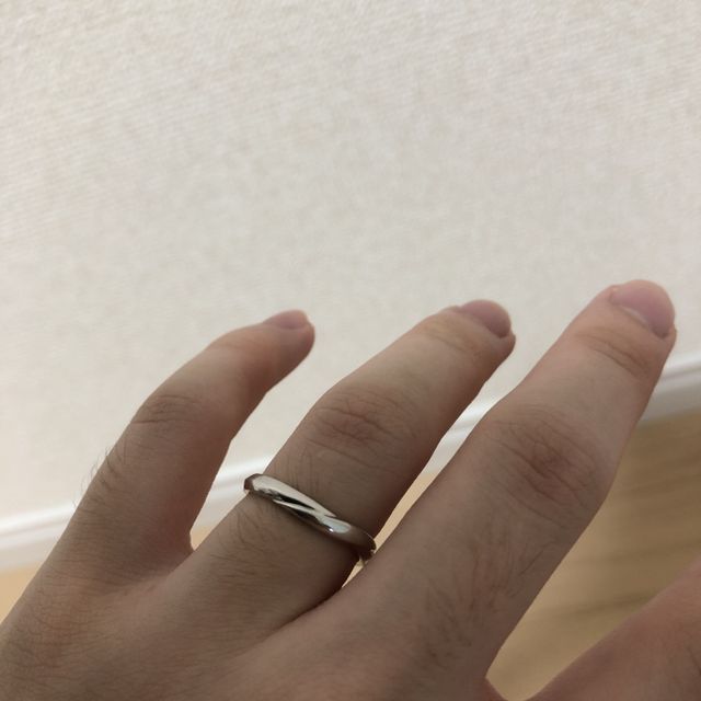 【アイプリモ(I-PRIMO)の口コミ】 デザインはシンプルだが見ていて飽きがこず、指にはめた時にしっくりきた…