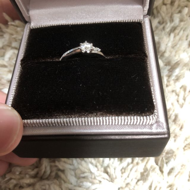 【アイプリモ(I-PRIMO)の口コミ】 デザインはシンプルで日常もしくは外出の際に服に合わせやすいものと決め…