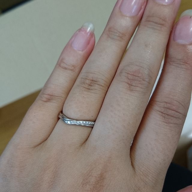 【銀座ダイヤモンドシライシの口コミ】 どんな服装にも合わせやすいよう、ゴージャスなものよりも、シンプルで軽…