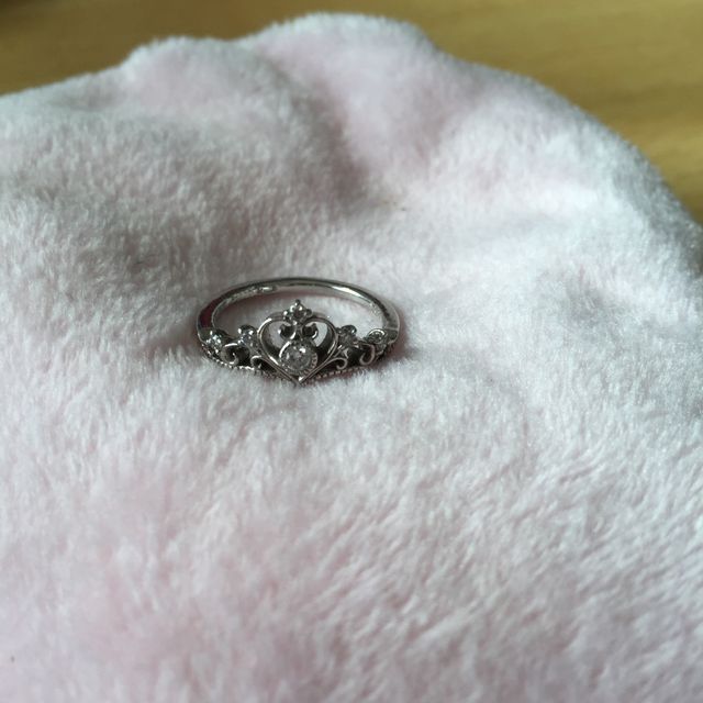 【ケイウノ ブライダル(K.UNO BRIDAL)の口コミ】 なるべく20万円以内で可愛らしく、できれば普段でも使えるデザインのもの…