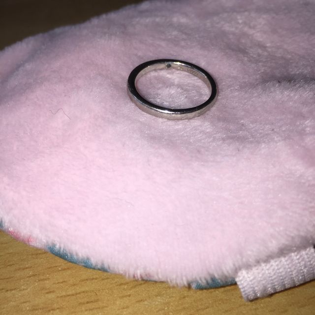 【4℃ BRIDAL(ヨンドシーブライダル)の口コミ】 私は指が短く、ぽっちゃり。主人はごつくて長い指なので、できるだけシン…