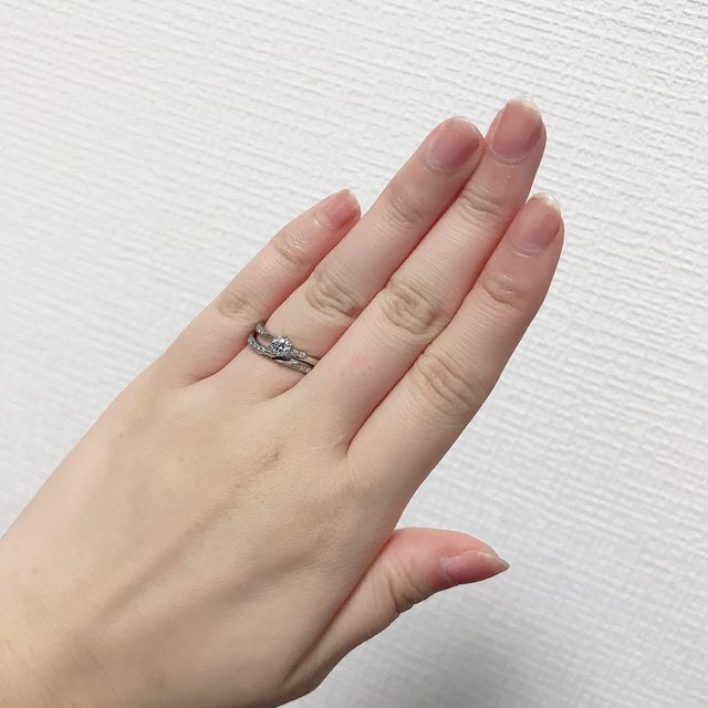 【アイプリモ(I-PRIMO)の口コミ】 婚約指輪は彼からプレゼントされ、結婚指輪は一緒に選びに行きました。
お…