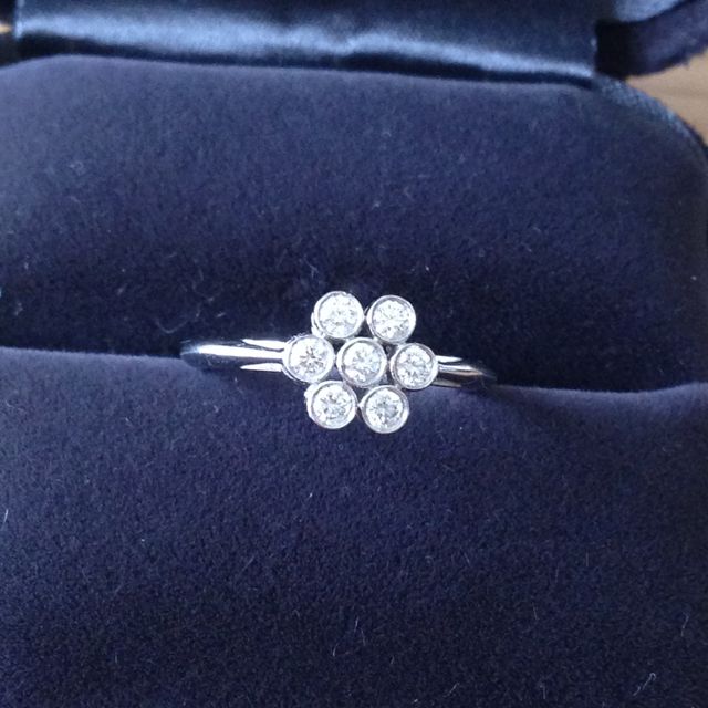 【ティファニー(Tiffany & Co.)の口コミ】 婚約指輪探しに数店巡り試着しましたが、指が太くて短いのでいくつか試着…