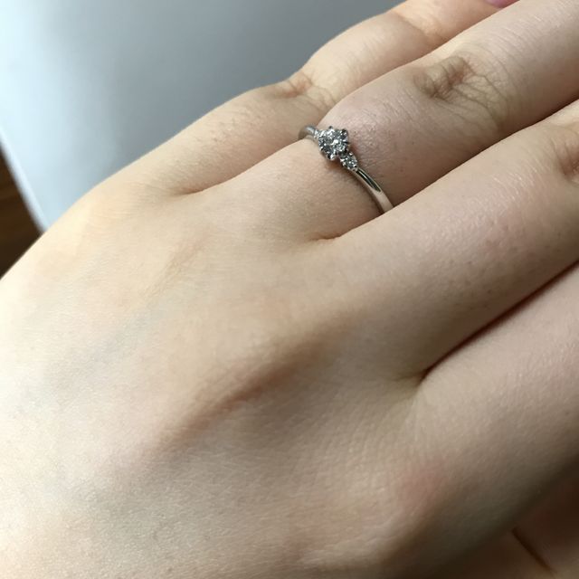 【銀座ダイヤモンドシライシの口コミ】 つけ心地がとても良く、メインの石とサイドの石のバランスも良かったので…