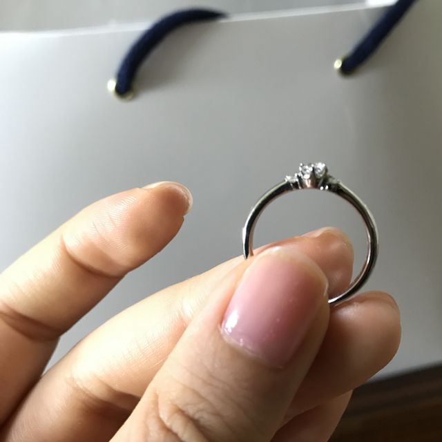 【銀座ダイヤモンドシライシの口コミ】 つけ心地がとても良く、メインの石とサイドの石のバランスも良かったので…