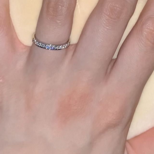 【アイプリモ(I-PRIMO)の口コミ】 ダイヤモンドがとてもきれいで、職場でつけていても細身なので全然問題な…