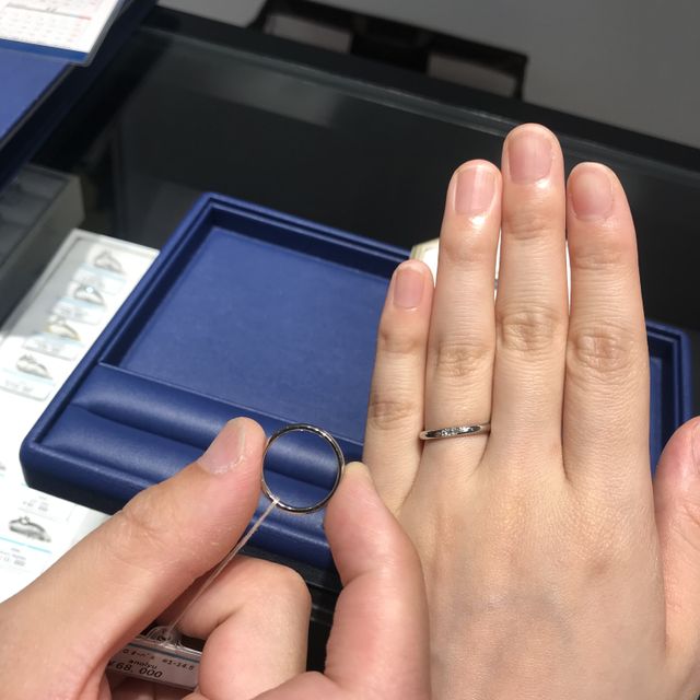 【銀座ダイヤモンドシライシの口コミ】 デザインがシンプルで、飽きがこなく長く愛用できそうな点に惹かれました…