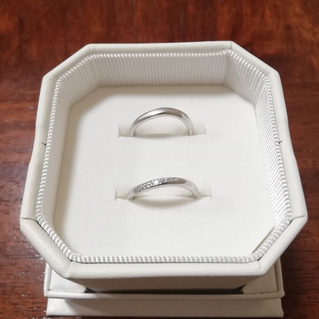 【4℃ BRIDAL(ヨンドシーブライダル)の口コミ】 婚約指輪はもともとは一粒ダイヤにしようと思っていたのですが、色々なリ…