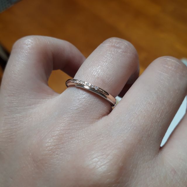 【銀座ダイヤモンドシライシの口コミ】 ねじりが入っているもので、コンビでゴールドをいれたかったため、自分の…