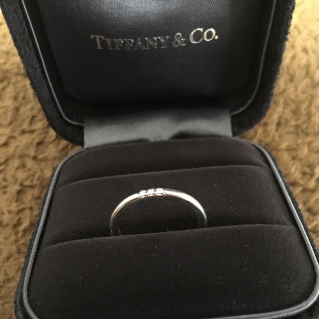 【ティファニー(Tiffany & Co.)の口コミ】 ブランドは彼の意向でほぼティファニーに決まっておりました。その中で選…