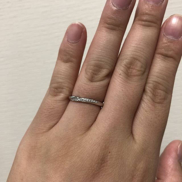 【銀座ダイヤモンドシライシの口コミ】 とても作りが繊細です。ダイヤモンド流れ星のように付いているので、どこ…