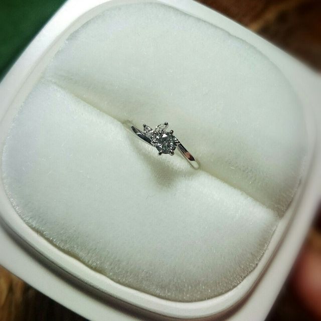 【俄(にわか)の口コミ】 カットが俄の特殊なカットで 光の入り方がとても綺麗でした。 メインのダ…