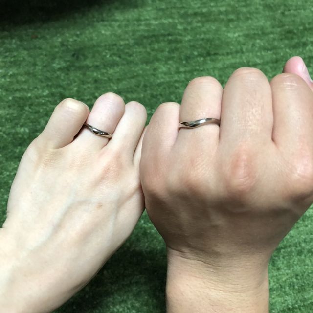 【俄(にわか)の口コミ】 シンプルだけど 少し変わっている指輪を探し、ぴったりなものを見つけまし…