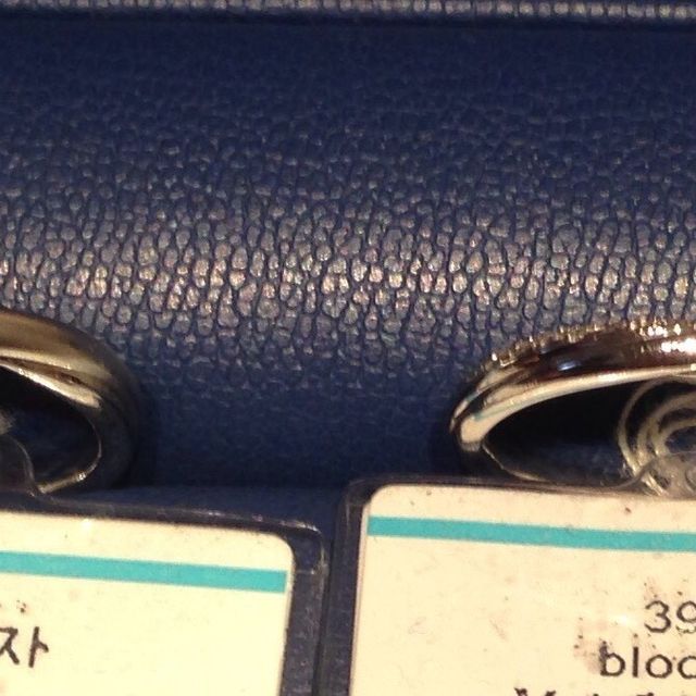 【銀座ダイヤモンドシライシの口コミ】 女性用の指輪は中央部分にメレダイヤが付いているデザインがスタンダード…