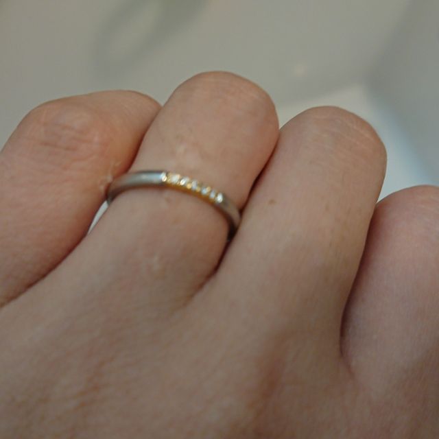 【PORTADA(ポルターダ)の口コミ】 控えめなダイヤのデザインが気に入りました。小ぶりのダイヤが5つついてい…