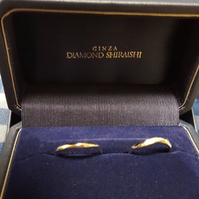 【銀座ダイヤモンドシライシの口コミ】 シンプルなデザインで、上品な指輪を探していたところ、夫婦で納得できる…
