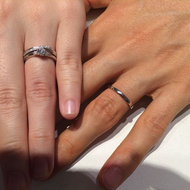 【銀座ダイヤモンドシライシの口コミ】 はじめは一石のシンプルのものがいいと思いましたが、両サイドにメレダイ…