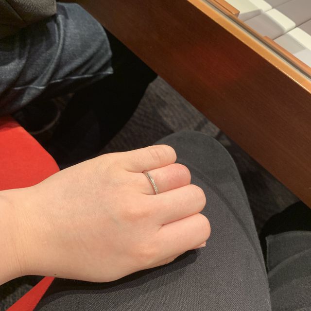 【銀座ダイヤモンドシライシの口コミ】 ダイヤモンドの輝き方が上品で決していやらしくなく、付けていてもそっと…